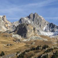 Face au Grand Châtelard, devant la Dent Parrachée. Le refuge de la Fournache parait bien petit.