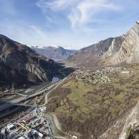 Du Pas du Roc, vue sur le massif de la Croix des Têtes et à mes pieds, le chantier du tunnel Lyon-Turin